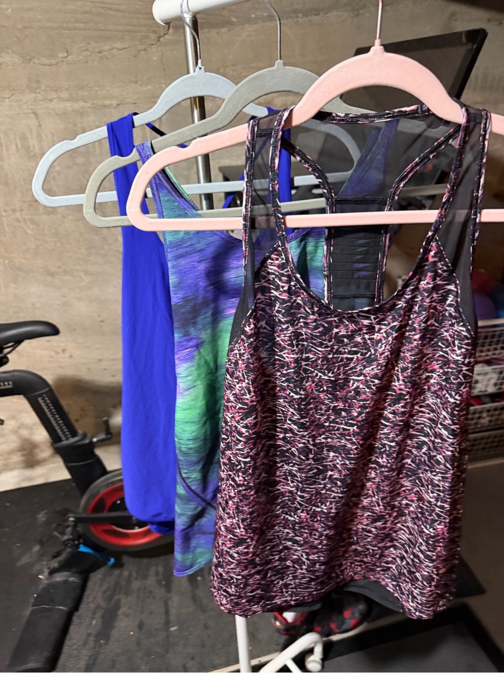 Bundle of 3 Lululemon tanks